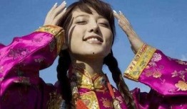 网红吃瓜藏族女孩视频播放,视频播放引发网友热议