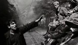 崩铁最新爆料卡夫卡,卡夫卡角色深度解析，揭秘神秘力量背后的故事